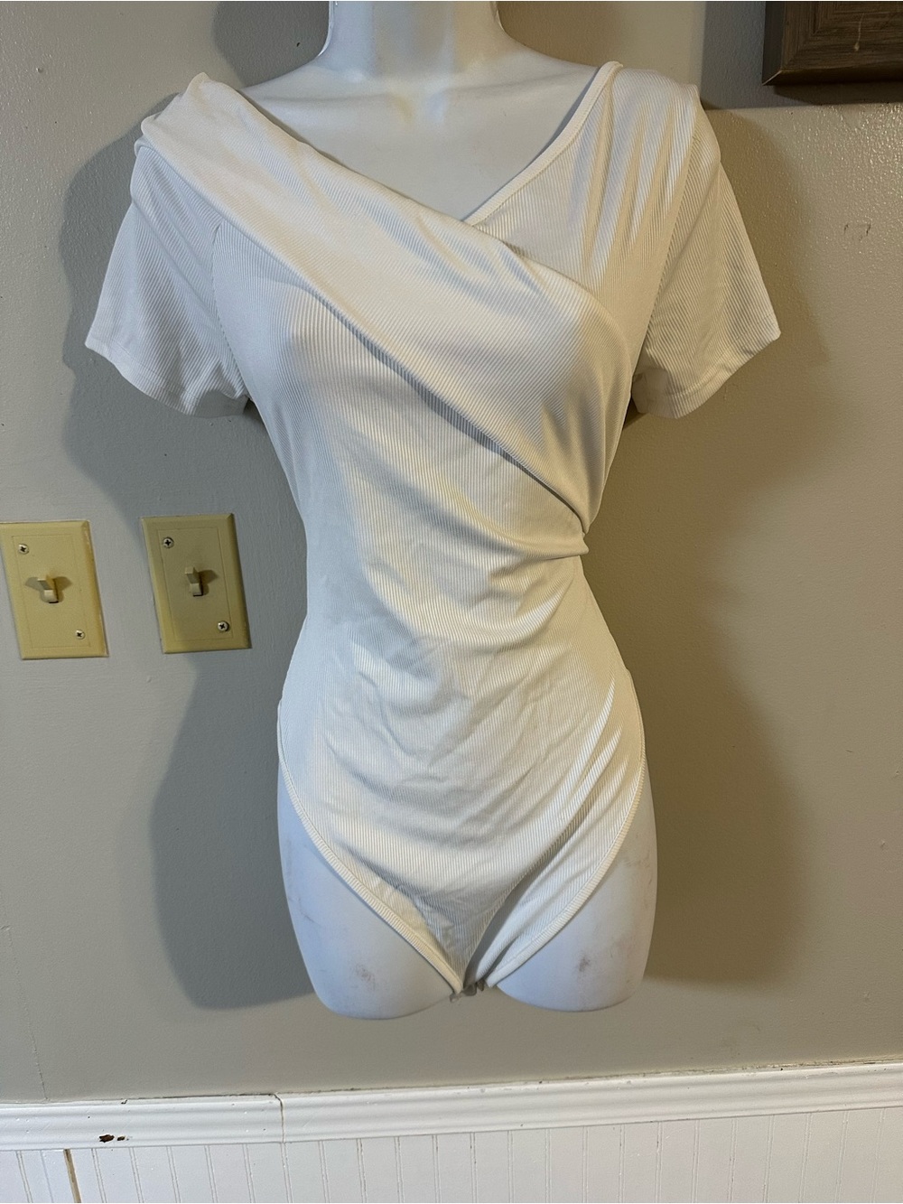 SHEIN White Ribbed Cross-Front Short Sleeve Bodysuit